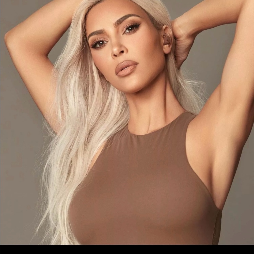 Beats Pro fit earbuds Kim x Beats * limited editions *